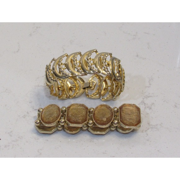 2 Retro Gold Tone Link Stretch Bracelet MCM Quiet Luxury Retroglam Careerchic - Picture 4 of 9